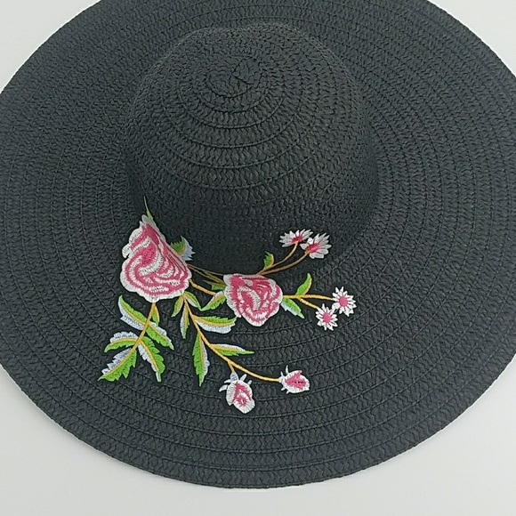 Momentum Accessories - Beach-Ready Floppy Sun Hat